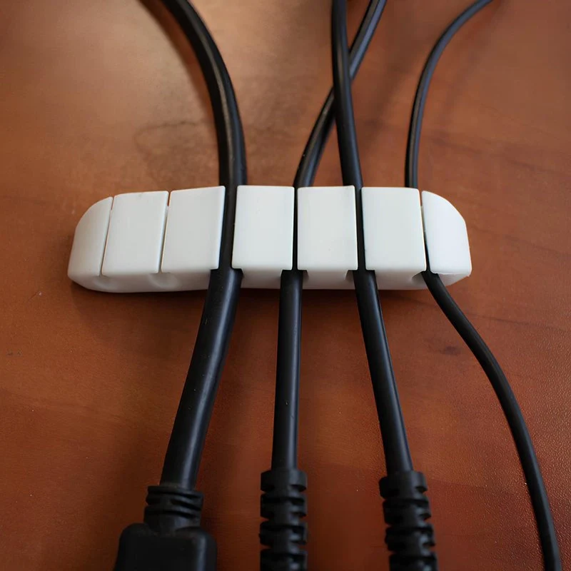 Fermacavi Bianchi, Set da 10 Organizzatori di Cavi per Casa e Ufficio, Adesivi a Lunga Durata per la Gestione di Cavi di Mouse, TV, PC e Laptop, Fermacavo con biadesivo con Vari Misure - Image 4