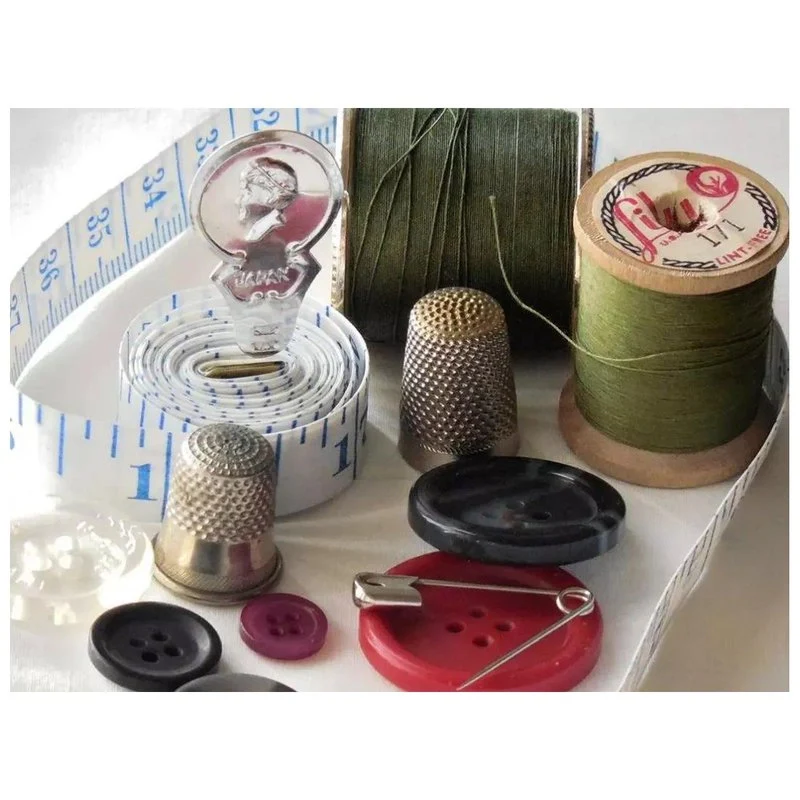 Kit Cucito Dotato Di 24 Rocchetti Di Filo Assortiti, Forbici, Bottoni, Aghi, Metro, Dispositivo Infilatura, Spillette E Ditale Per Cucire - Image 4