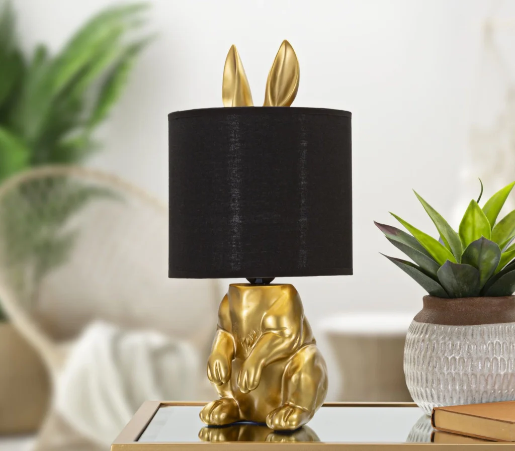 Lampada da tavolo con coniglio nascosto dorato, paralume nero diam 20x43cm - Image 5