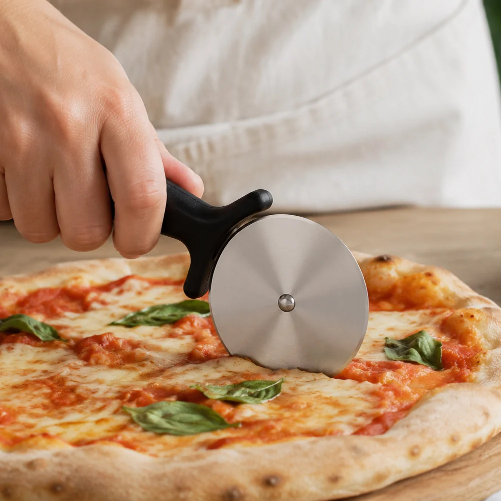 Set 3 Pezzi Accessori Pizza Spatola Pala e Taglierina Apribottiglie Integrato - Image 3