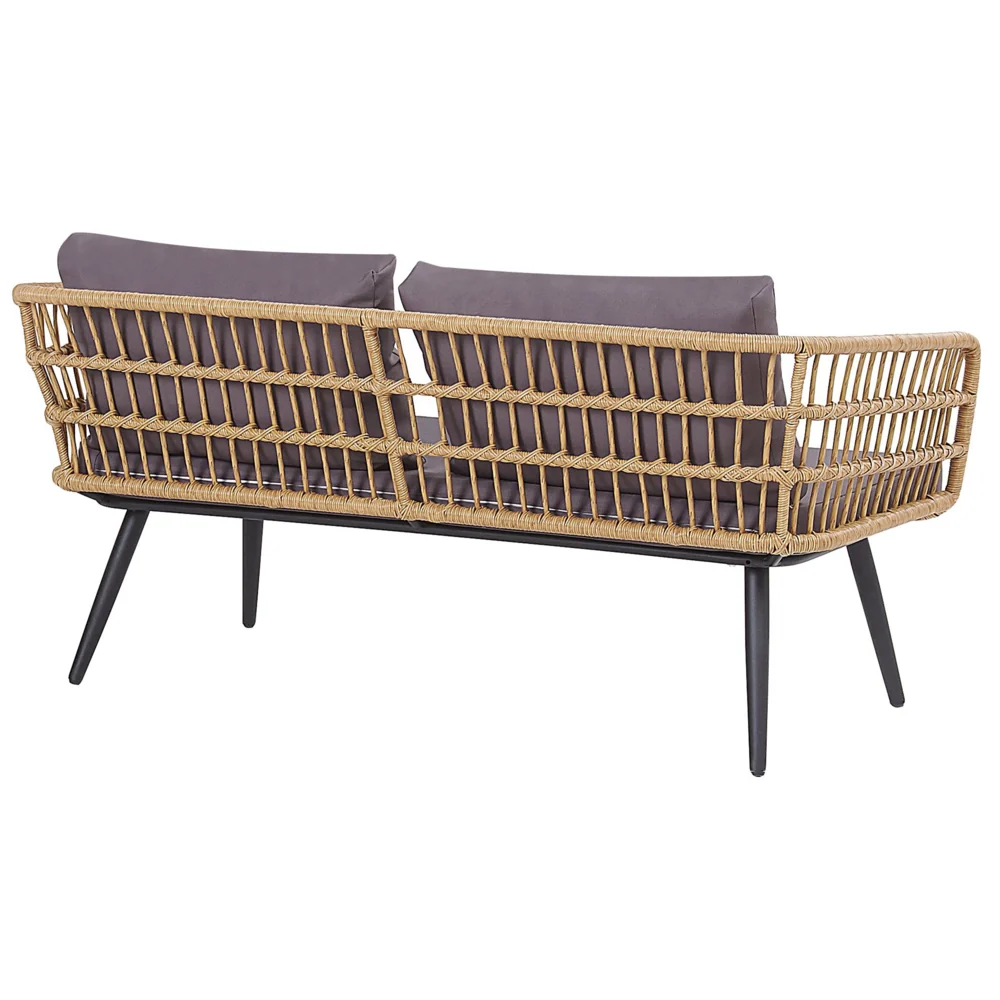 Set divano conversazione da giardino in finto rattan beige con cuscini grigi e tavolino in vetro temperato con gambe in acciaio rustico - Image 6