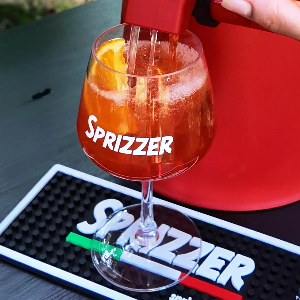 SPRIZZER Kit Aperitivo in Plastica Rosso con 3 Bicchieri - Set Completo per Aperitivi Freschi e Frizzanti Design Italiano Codice SPRIZZER-ROSSO-3-BICCHIERI - Image 6